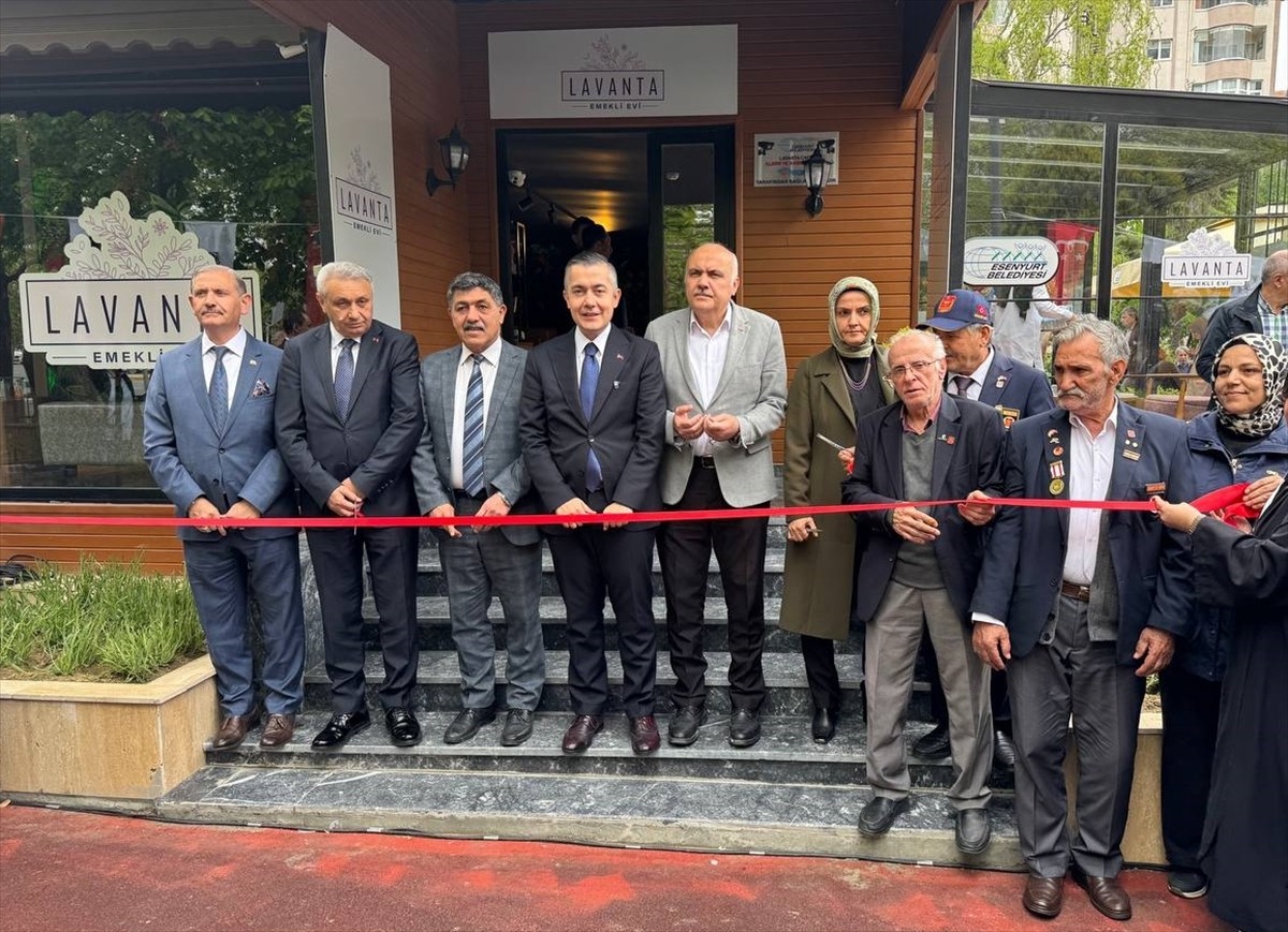 Esenyurt Belediyesinin "Lavanta Emekli Evi"nin açılışı için tören düzenlendi. Törene, Esenyurt...