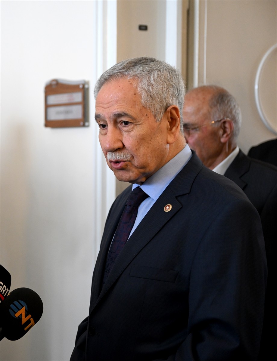 Eski TBMM Başkanı Bülent Arınç, vefat eden TBMM Başkanvekili ve DEM Parti İstanbul Milletvekili...