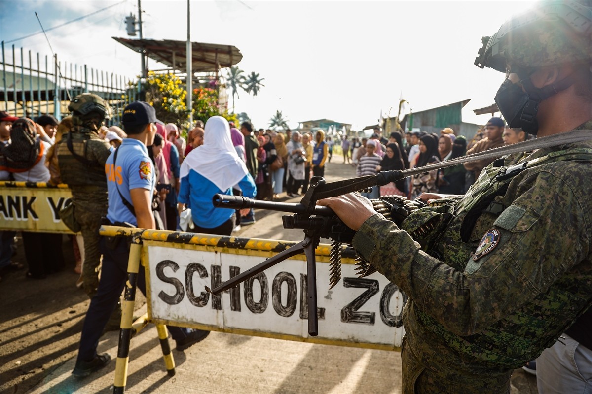 Filipinler'de milyonlarca kişinin yeni belediye başkanları, valiler ve parlamento üyelerini...