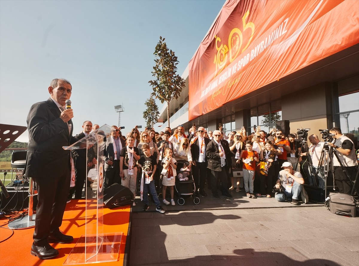 Galatasaray Kulübü Başkanı Dursun Özbek, kulüp üyeleri için Kemerburgaz Metin Oktay Tesisleri'nde...