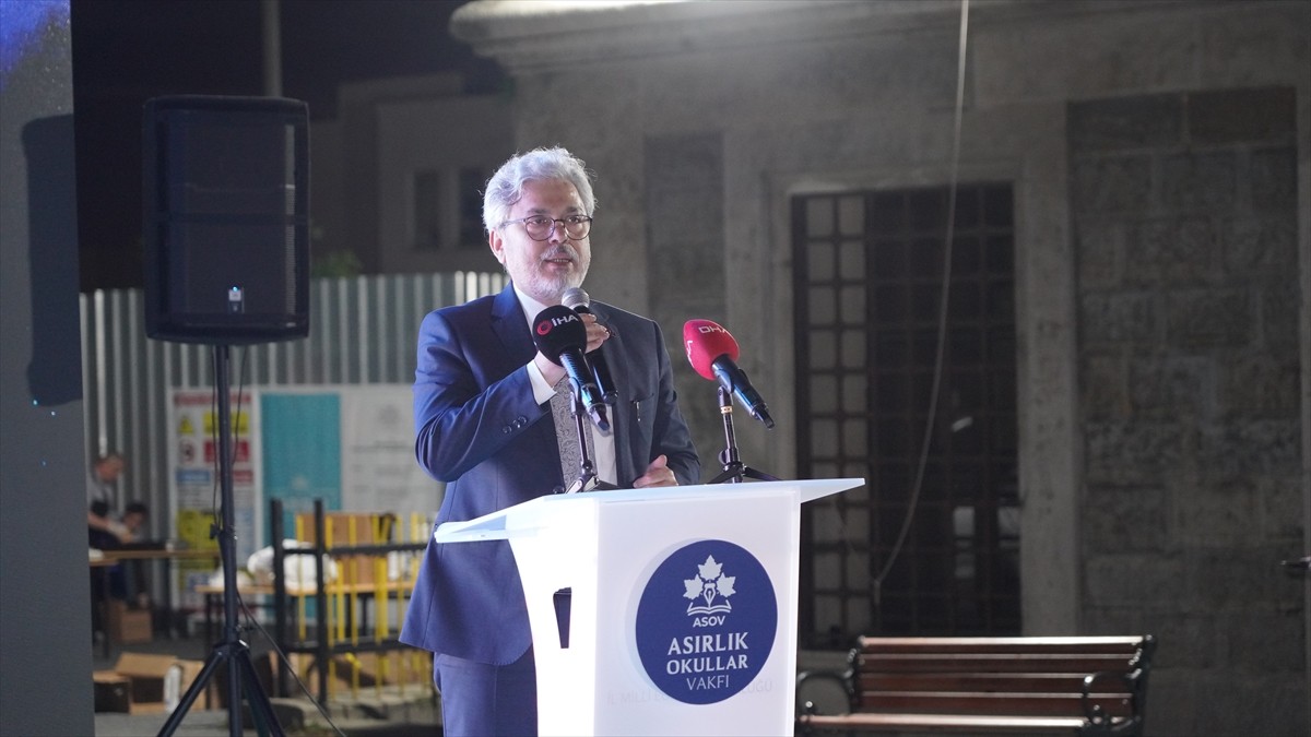 Galatasaray Lisesi, Çapa Fen Lisesi, Cağaloğlu Anadolu Lisesi, Pertevniyal Lisesi, Vefa Lisesi...