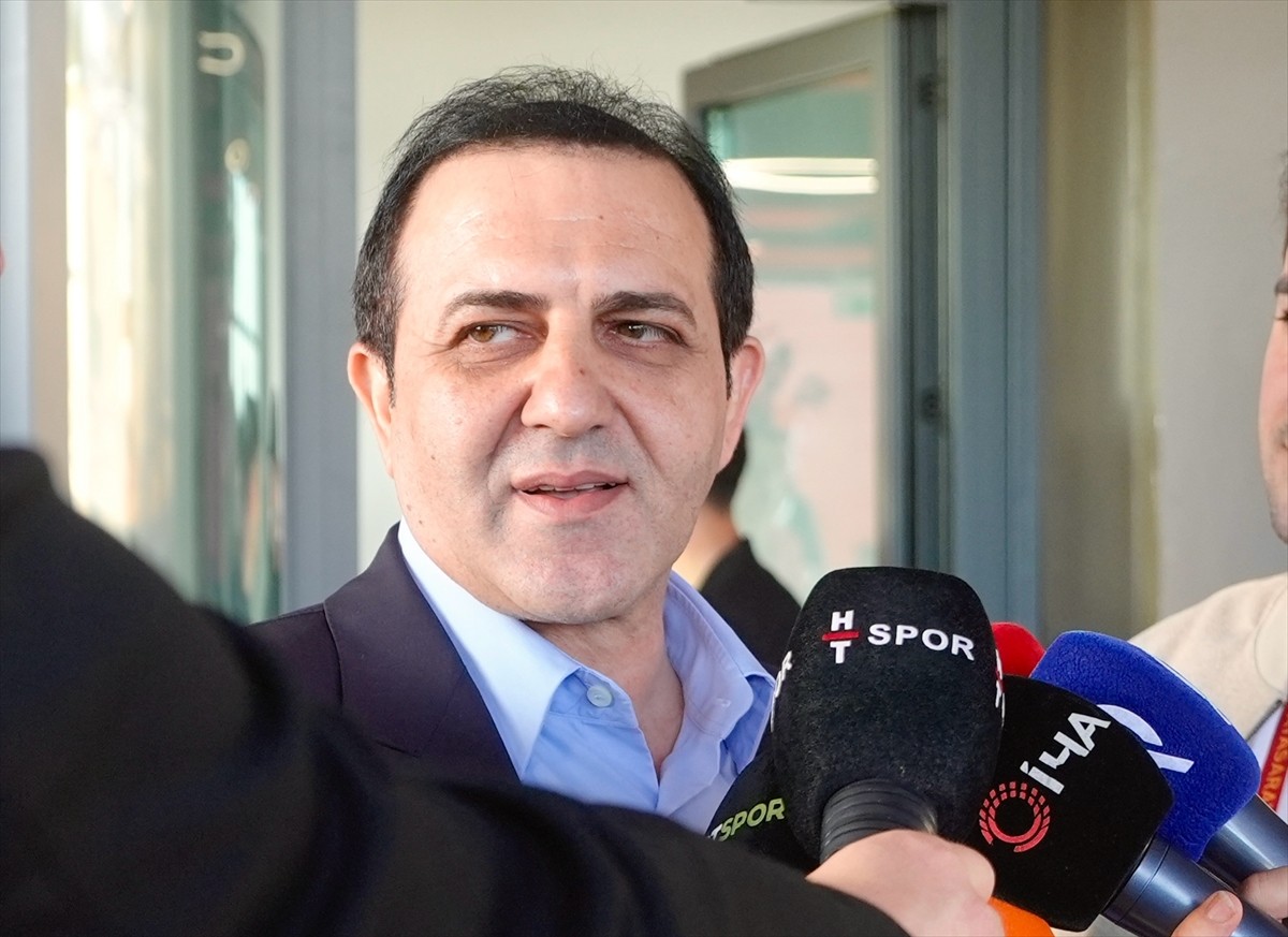 Galatasaray Sportif AŞ Başkan Vekili Abdullah Kavukcu, kulüp üyeleri için Kemerburgaz Metin Oktay...