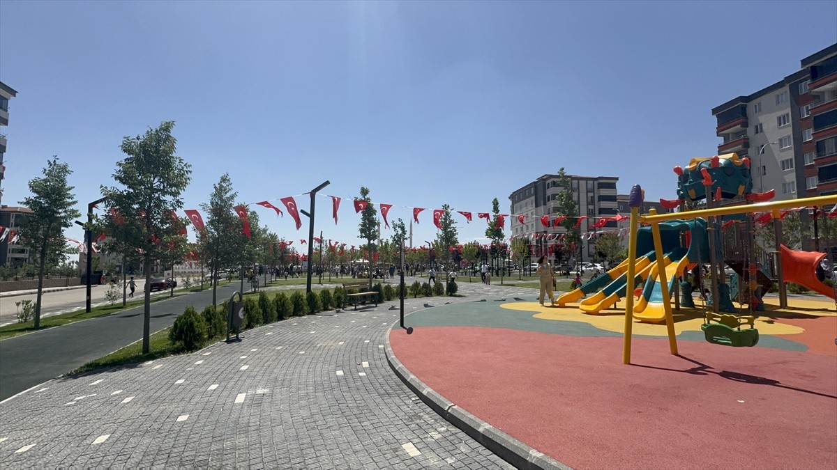 Gaziantep'te, 2022'de kaza yapan araca müdahale ederken yolcu otobüsünün çarpması sonucu yaşamını...