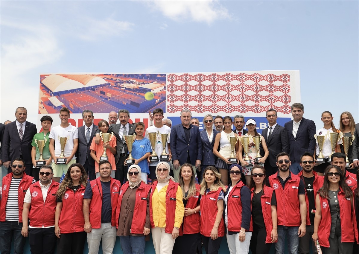 Gençlik ve Spor Bakanı Osman Aşkın Bak, Gençlik ve Spor Bakanlığı himayesinde, Türkiye Tenis...