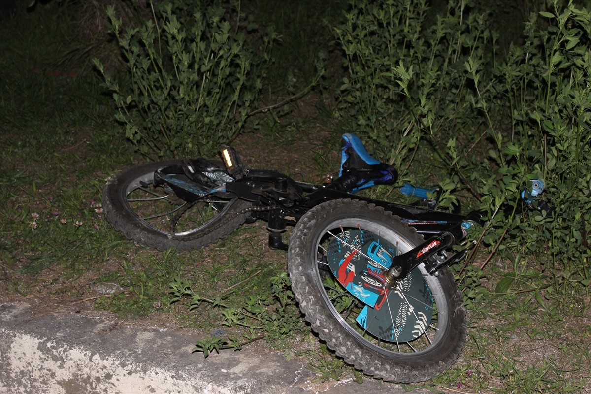 Giresun'un Eynesil ilçesinde Karadeniz Sahil Yolu'nu ilçe merkezine bağlayan kavşakta pikabın...