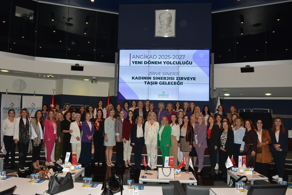 Girişimci İş Kadınları Derneği (ANGİKAD) Başkanı Gözde Diker, derneğin olağan genel kurulunda oy...