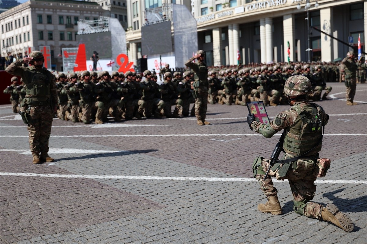 Gürcistan'da liderler, cumhuriyetin 107. yıl dönümünde toprak bütünlüğü ve birlik mesajı verdi....
