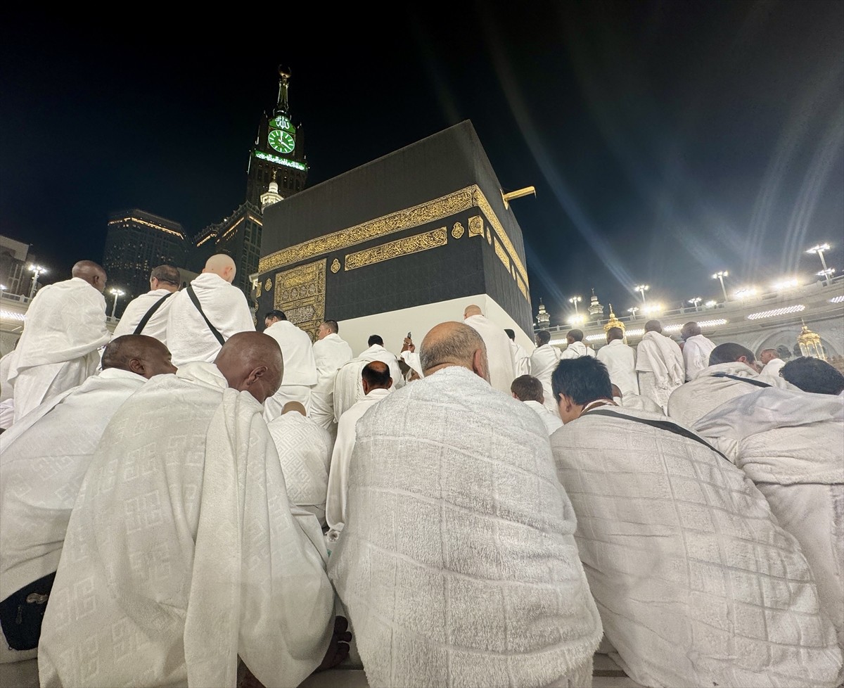 Hac ibadeti için yüzbinlerce hacı adayına ev sahipliği yapan kutsal topraklarda ayrı bir heyecanla...