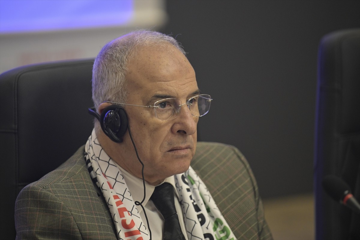 HAK-İŞ Genel Başkanı Mahmut Arslan ve Cezayir İşçi Sendikaları Konfederasyonu (UGTA) Genel Başkanı...