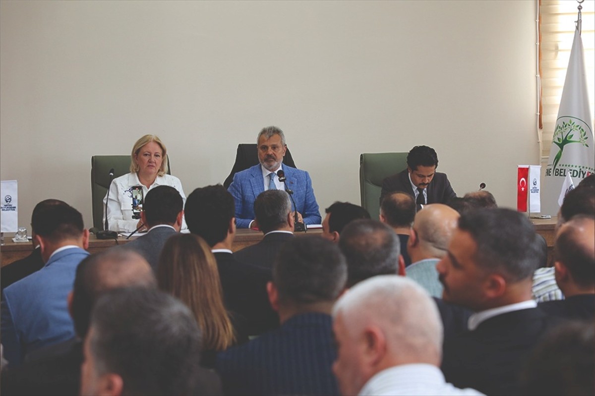 Hatay'da, Mayıs ayı olağan meclis toplantısı birinci oturumu, Büyükşehir Belediye Başkanı Mehmet...