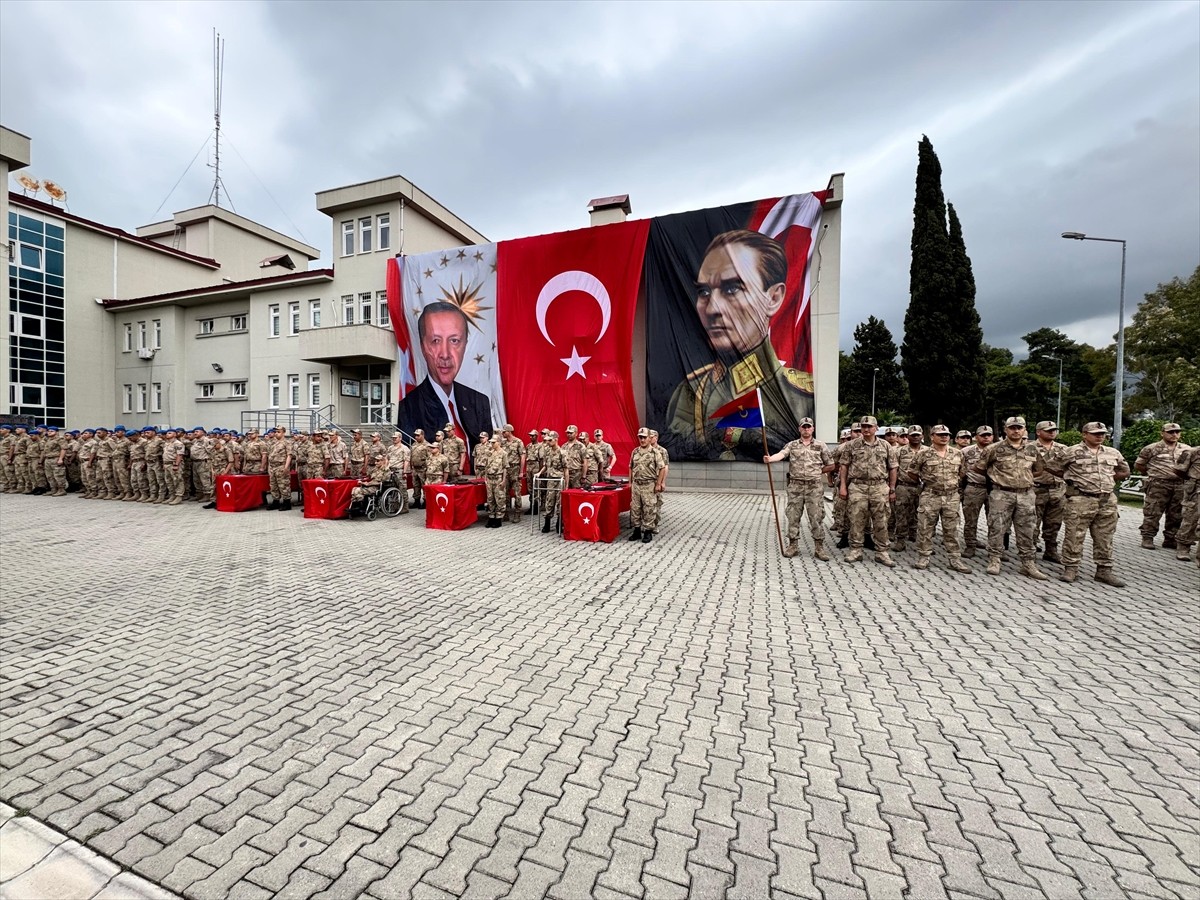 Hatay'ın Dörtyol ilçesinde Engelliler Haftası etkinlikleri kapsamında bir günlüğüne asker olan 14...