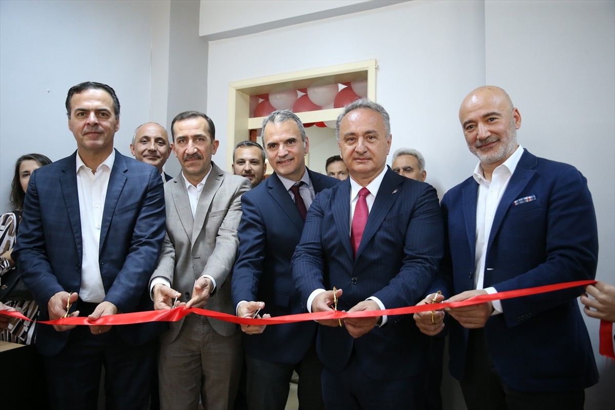 Hatay'ın Dörtyol ilçesine, 6 Şubat 2023'teki depremlerden etkilenen öğrenciler için oluşturulan...