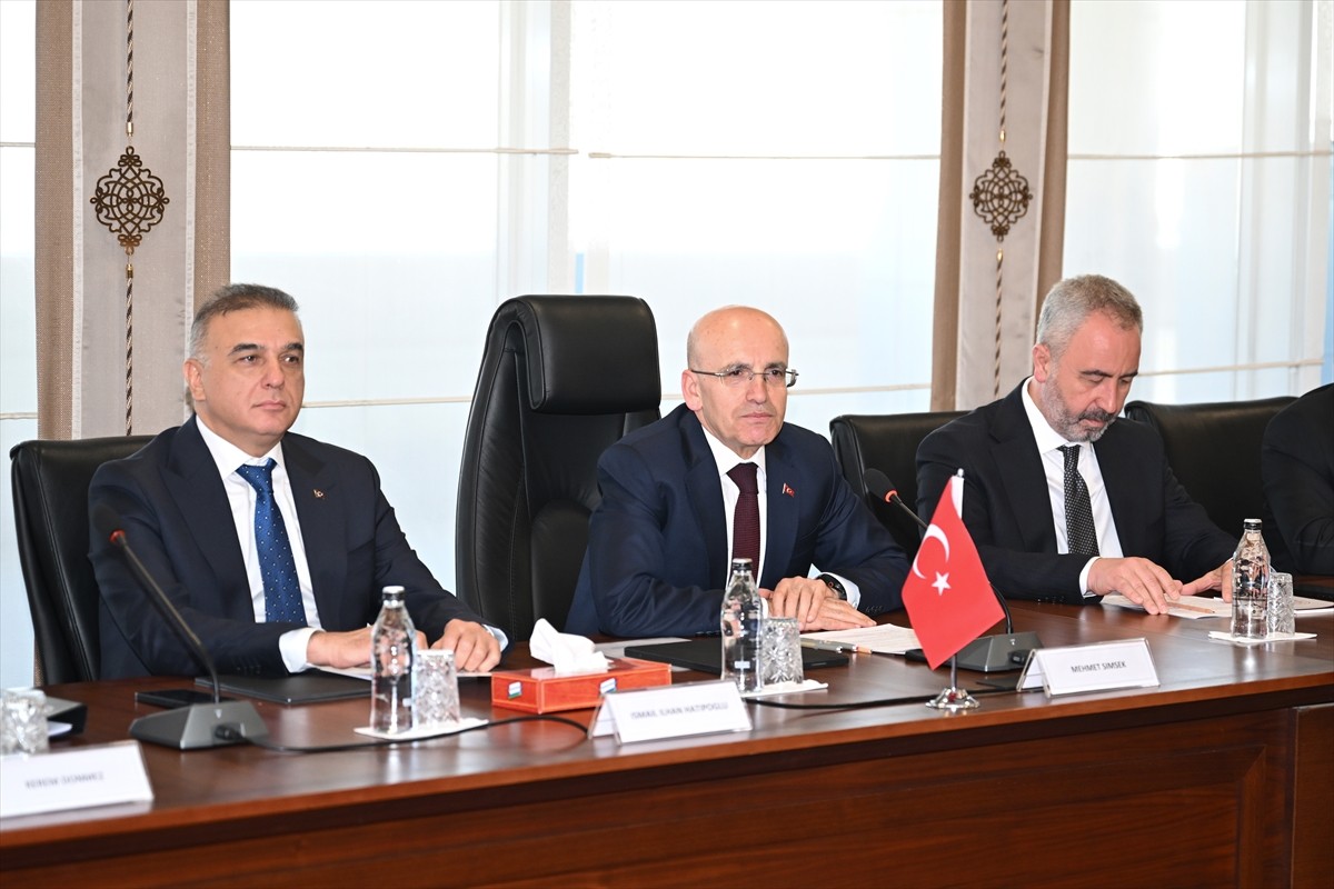 Hazine ve Maliye Bakanı Mehmet Şimşek (Solda 3), Kuzey Makedonya Maliye Bakanı Gordana Dimitrieska...