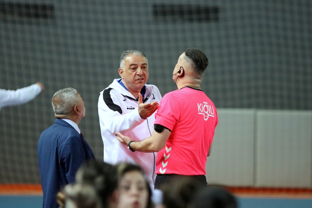 Hentbol Kadınlar Süper Lig play-off 5-6 etabı ikinci maçında Ortahisar Belediyespor ile Görele...