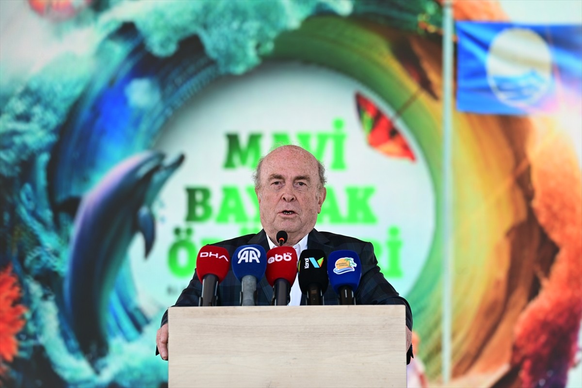 Her yıl milyonlarca turiste ev sahipliği yapan Antalya'da, bu sene de 233 plajda Mavi Bayrak...