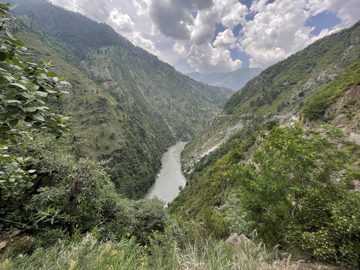 Hindistan'ın 7 Mayıs'ta Pakistan’a saldırmasıyla başlayan ve 4 gün süren gerilimin dün ateşkesle...