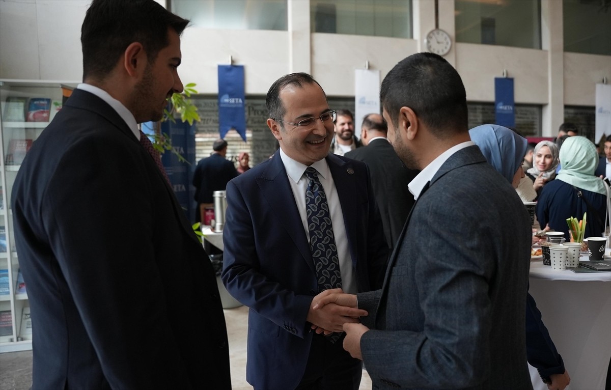 Hukukçular Derneğinin Olağan Genel Kurul Toplantısı'nda önceki dönem başkanı Mehmet Melih Gülseren...