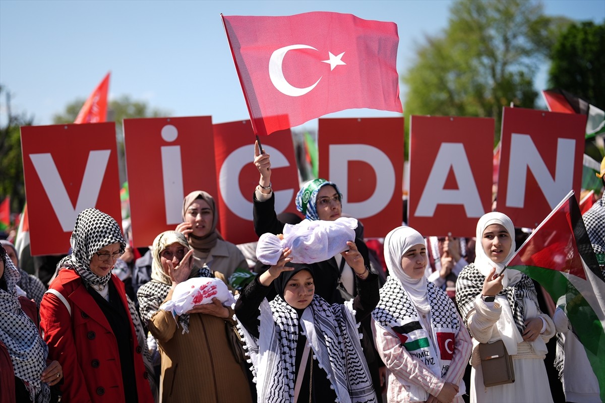 İnsan Hak ve Hürriyetleri (İHH) İnsani Yardım Vakfının öncülüğünde, İsrail'in Gazze'ye yönelik...