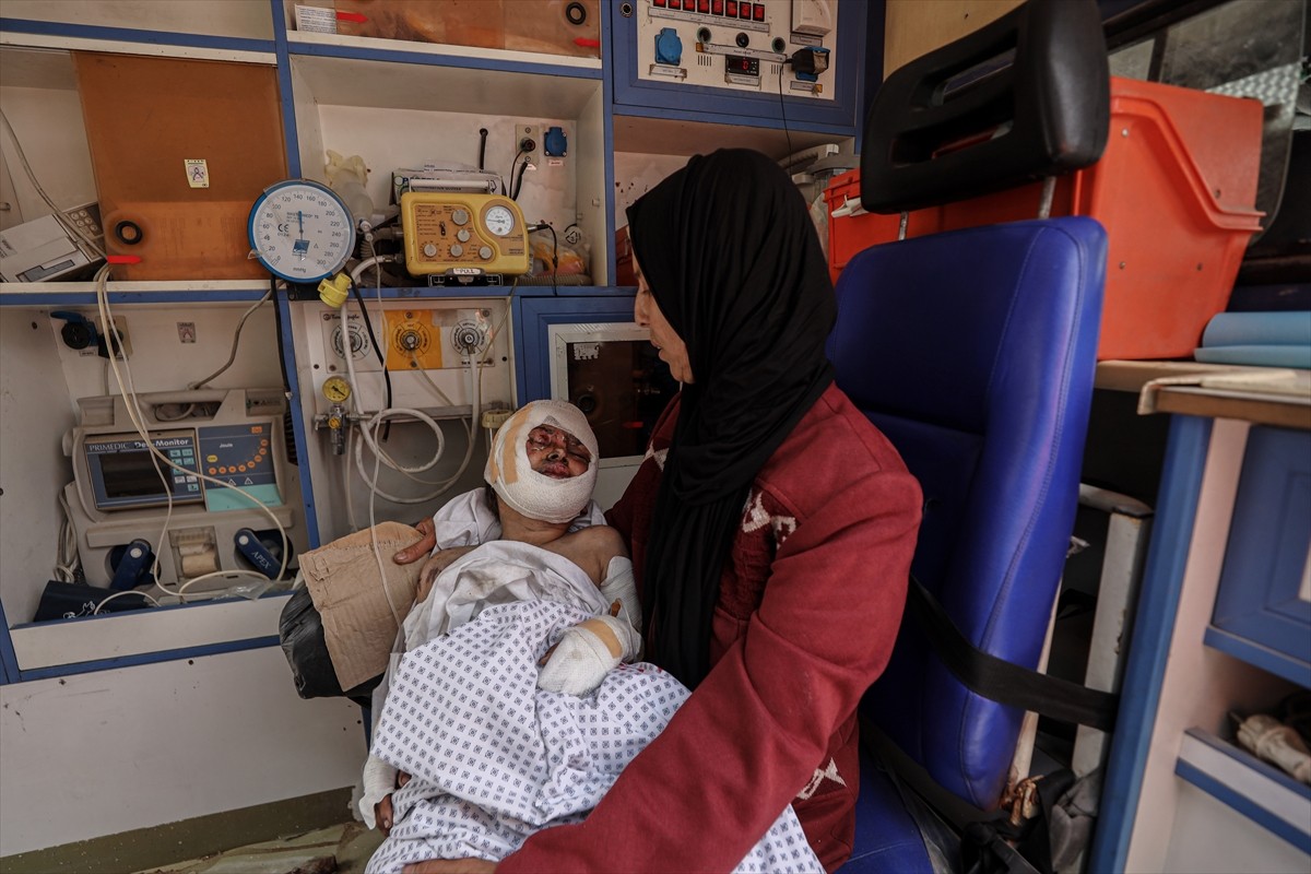 İsrail ordusunun, Gazze Şeridi'nin kuzeyindeki Endonezya Hastanesini kuşatarak, yoğun şekilde...