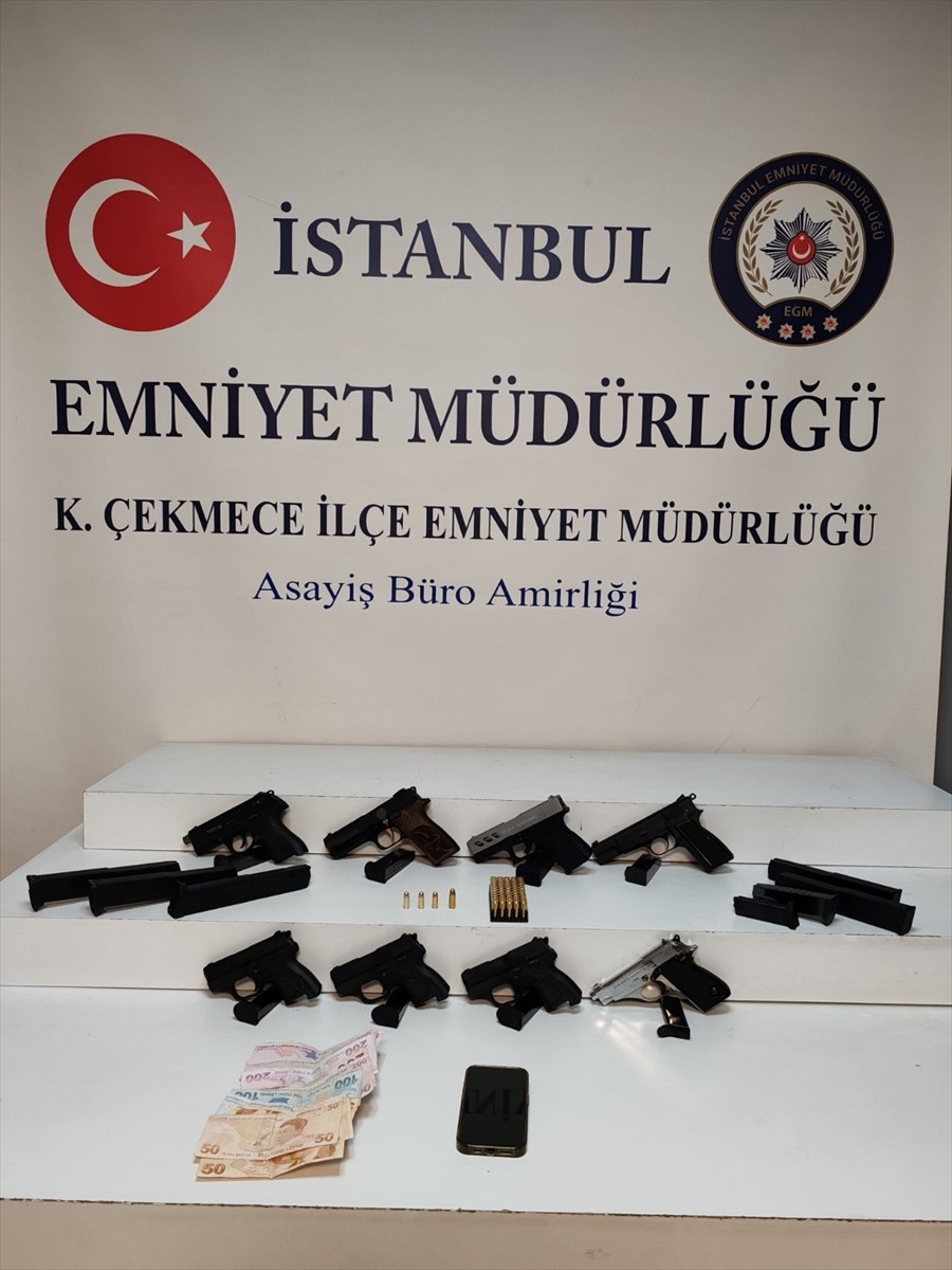 İstanbul'da 19 ruhsatsız tabanca ve silah malzemelerinin ele geçirildiği operasyonda gözaltına...