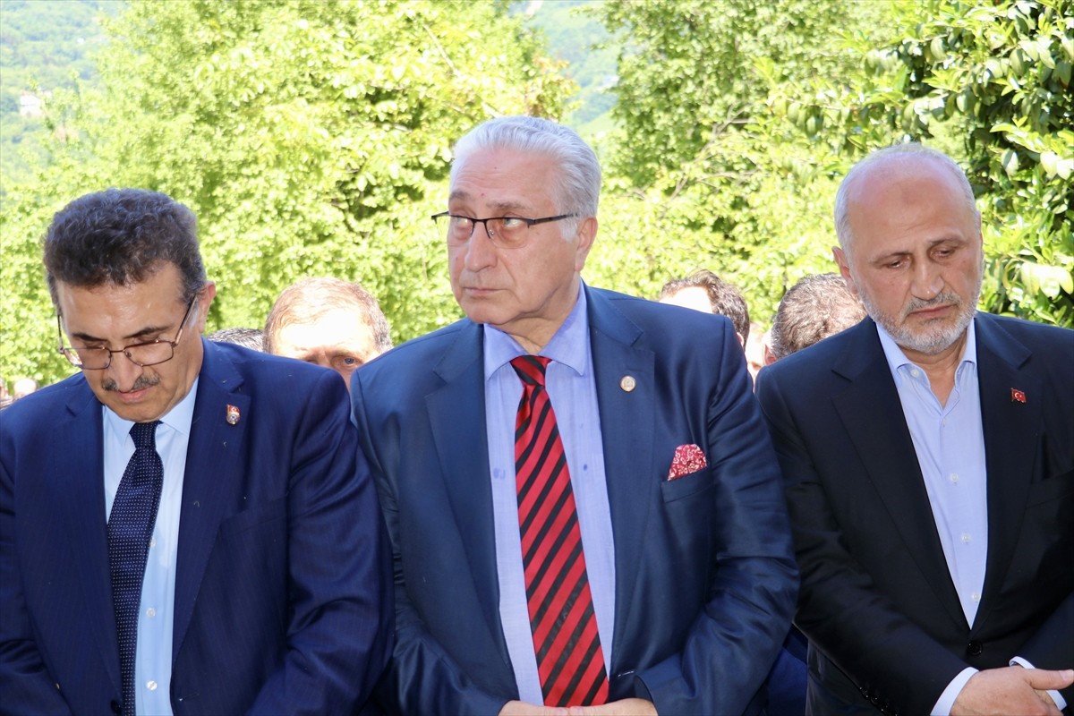 İstanbul Aydın Üniversitesi Rektörü Prof. Dr. İbrahim Hakkı Aydın (solda) ile Mütevelli Heyet...