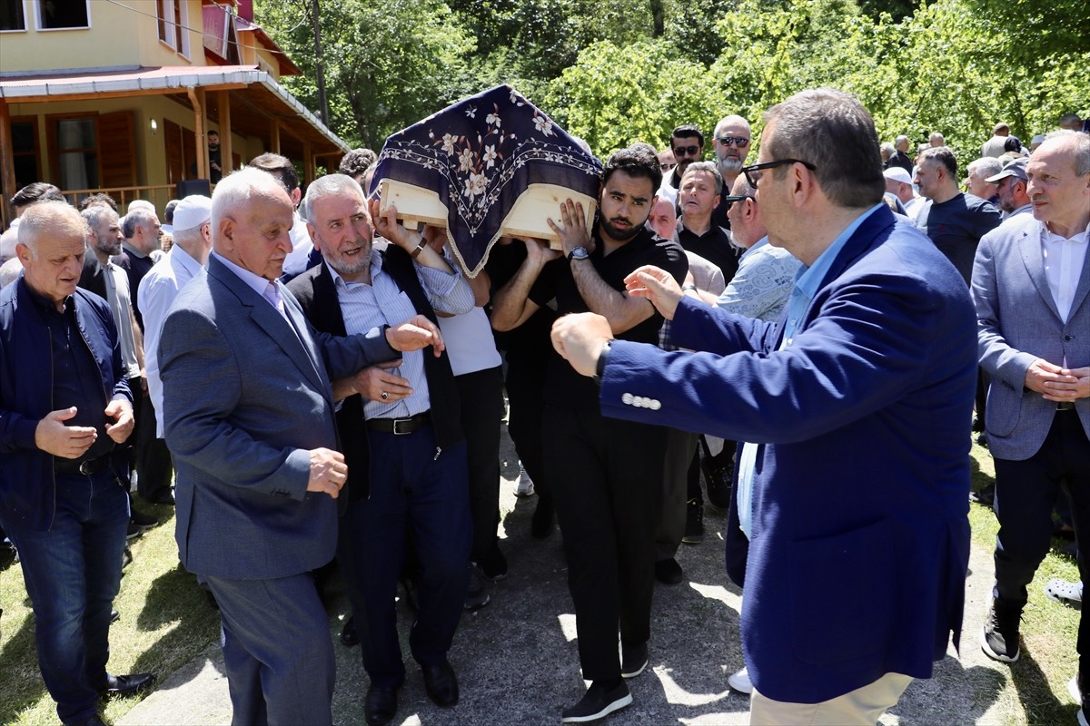 İstanbul Aydın Üniversitesi Rektörü Prof. Dr. İbrahim Hakkı Aydın (solda) ile Mütevelli Heyet...