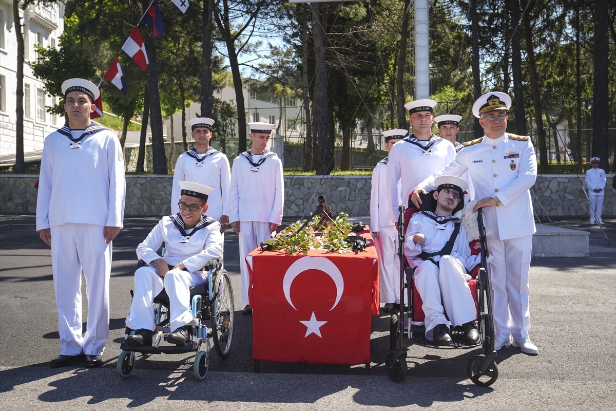 İstanbul Boğaz Komutanlığınca, Engelliler Haftası dolayısıyla 7 engelli genç için bir günlük...
