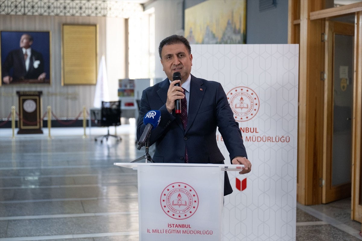 İstanbul İl Milli Eğitim Müdürlüğü tarafından yürütülen "Öğretmenim Benimle Projesi" kapsamında...