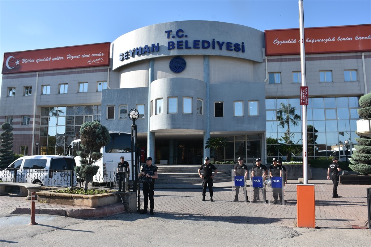 İstanbul merkezli 4 ayrı yolsuzluk soruşturmasında eski CHP Milletvekili Aykut Erdoğdu...