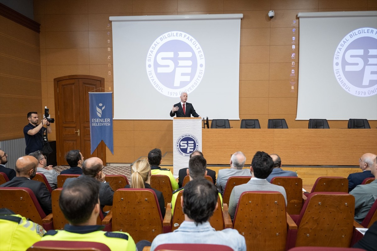 İstanbul Üniversitesi (İÜ) öncülüğünde düzenlenen "İstanbul Ulaşım Tartışmaları-1" başlıklı "Afet...