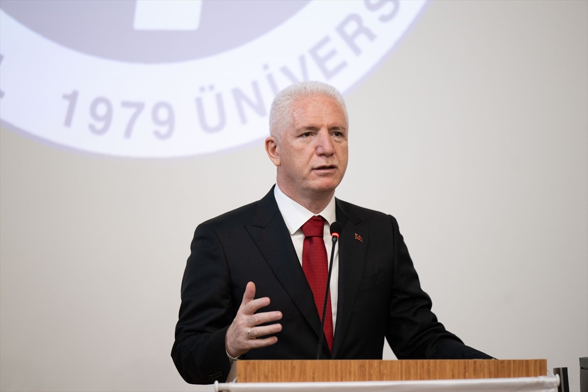 İstanbul Üniversitesi (İÜ) öncülüğünde düzenlenen "İstanbul Ulaşım Tartışmaları-1" başlıklı "Afet...