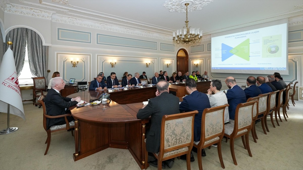 İstanbul Valisi Davut Gül başkanlığında gerçekleştirilen Tarihi Yarımada Ulaşım Koordinasyon...
