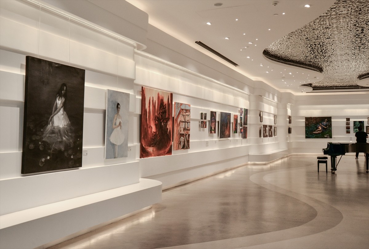 İyilik İçin Sanat Derneği, genç sanatçıları desteklemek, onlara üretim alanları sağlamak ve çağdaş...