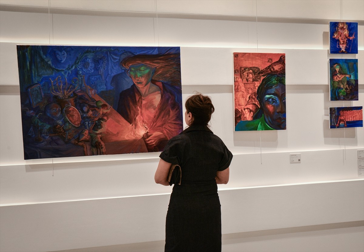 İyilik İçin Sanat Derneği, genç sanatçıları desteklemek, onlara üretim alanları sağlamak ve çağdaş...