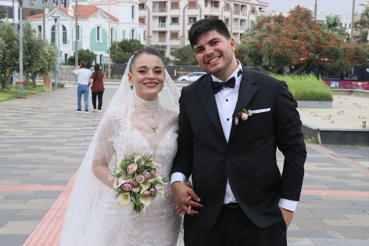İzmir'de çok sayıda çiftin nikah günü olarak 25 Mayıs 2025'i tercih etmesi, nikah dairelerinde...