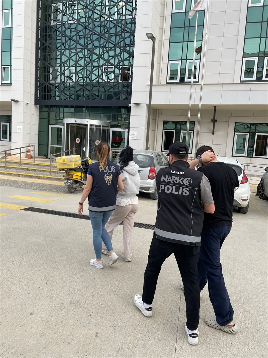 İzmir'in Çeşme, Karaburun ve Seferihisar ilçelerinde düzenlenen uyuşturucu operasyonunda gözaltına...
