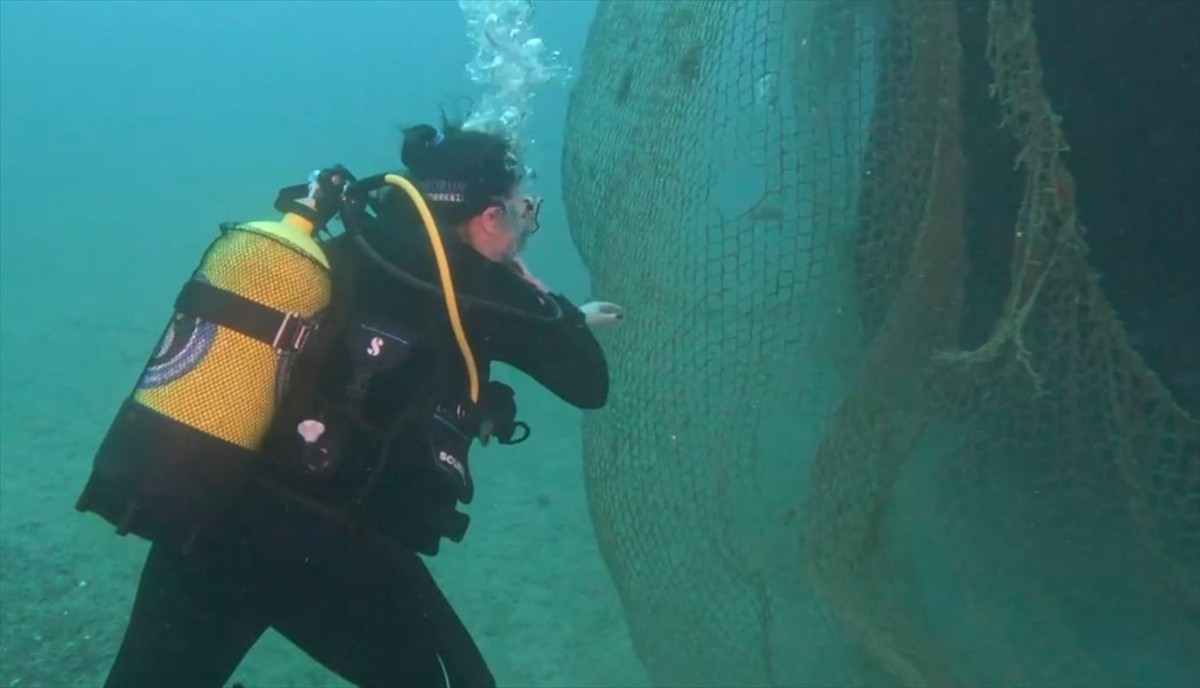 İzmir'in Karaburun ilçesi açıklarında İl Jandarma Komutanlığı Sualtı Arama Kurtarma Timi...