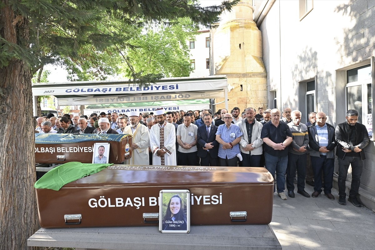  İzmir'in Menemen ilçesinde dekoratif beton kemerin yıkılması sonucu hayatını kaybeden çocuk...