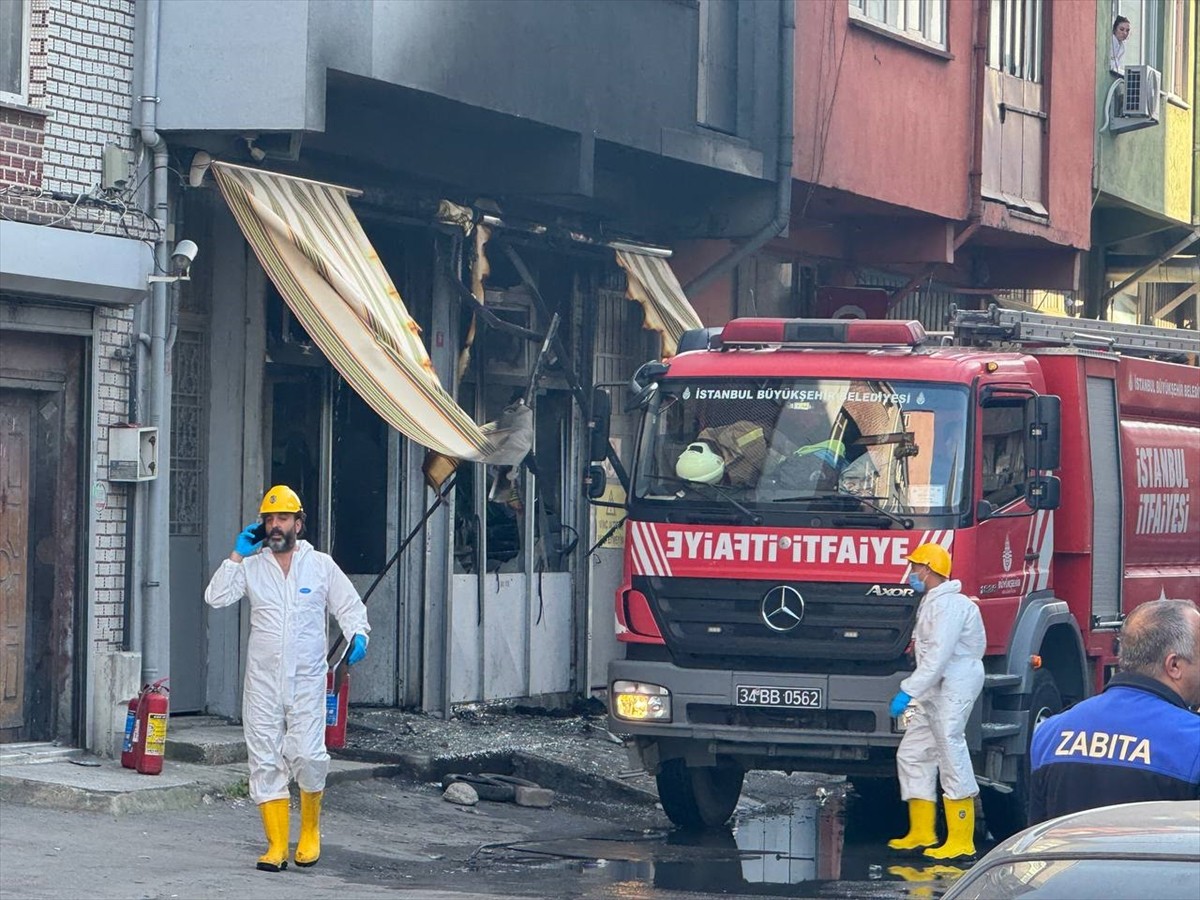 Kağıthane'de motosiklet tamirhanesinde çıkan yangında 1 kişi hayatını kaybetti, 1 kişi...