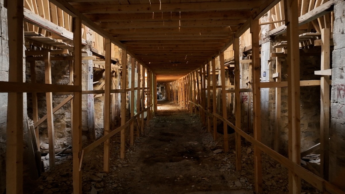 Kahramanmaraş merkezli 6 Şubat 2023'teki depremlerde ağır hasar alan Kahramanmaraş'ın Dulkadiroğlu...