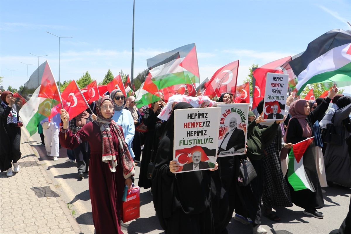 Kahramanmaraş Sütçü İmam Üniversitesi (KSÜ) öğrencileri, İsrail'in Gazze’ye yönelik saldırılarını...
