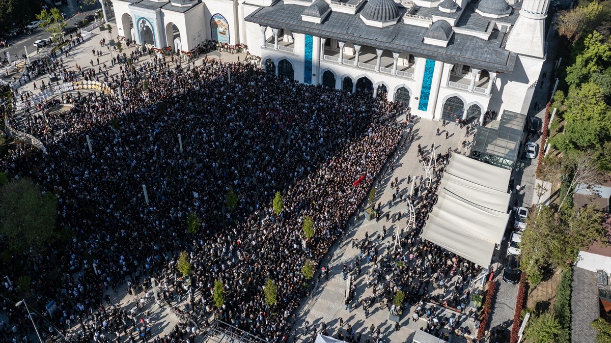 Kalp rahatsızlığı nedeniyle tedavi gördüğü hastanede hayatını kaybeden TBMM Başkanvekili ve DEM...