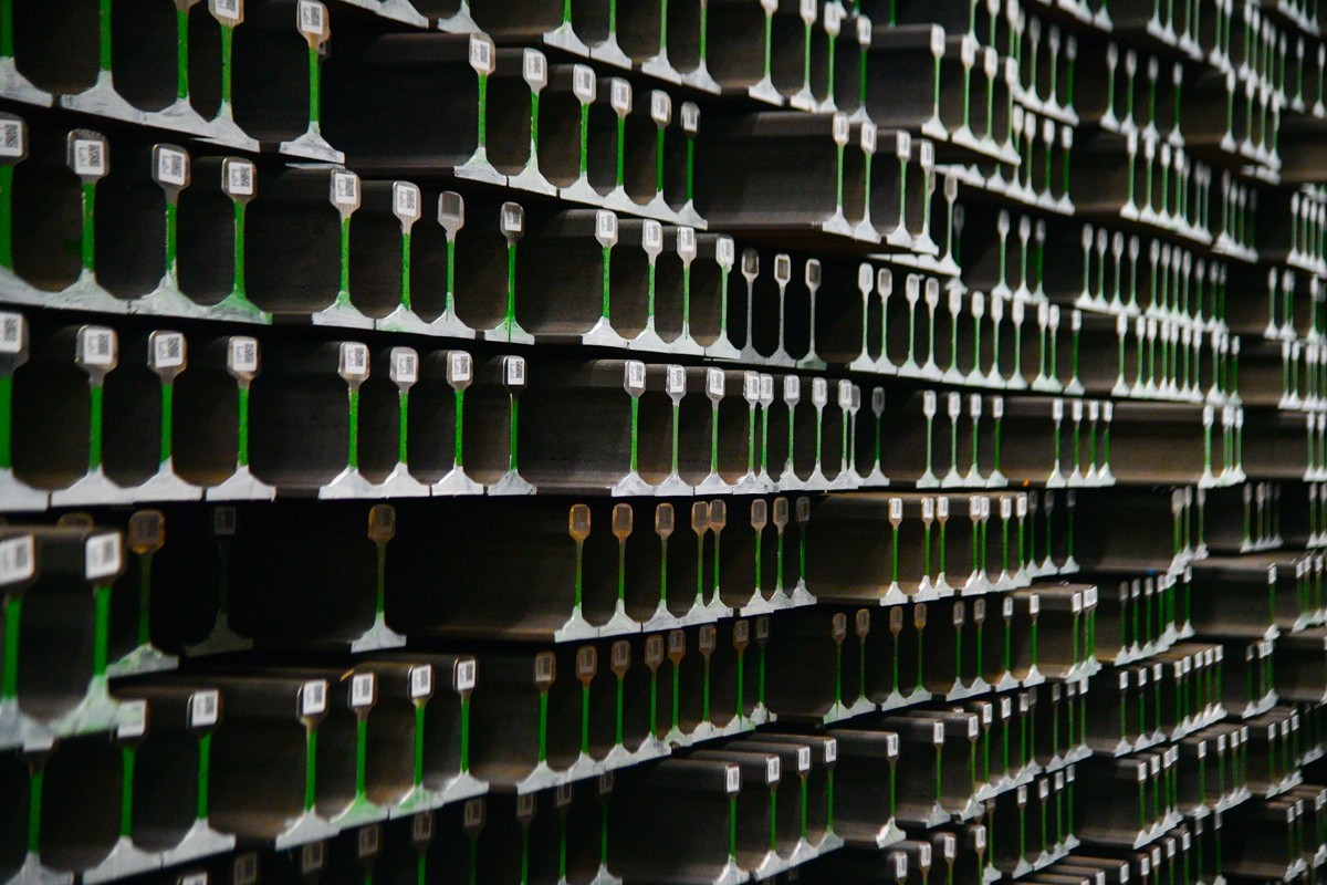 Karabük Demir ve Çelik Fabrikaları (KARDEMİR) ile Infrarail/Cezayir firması arasında toplam 11...