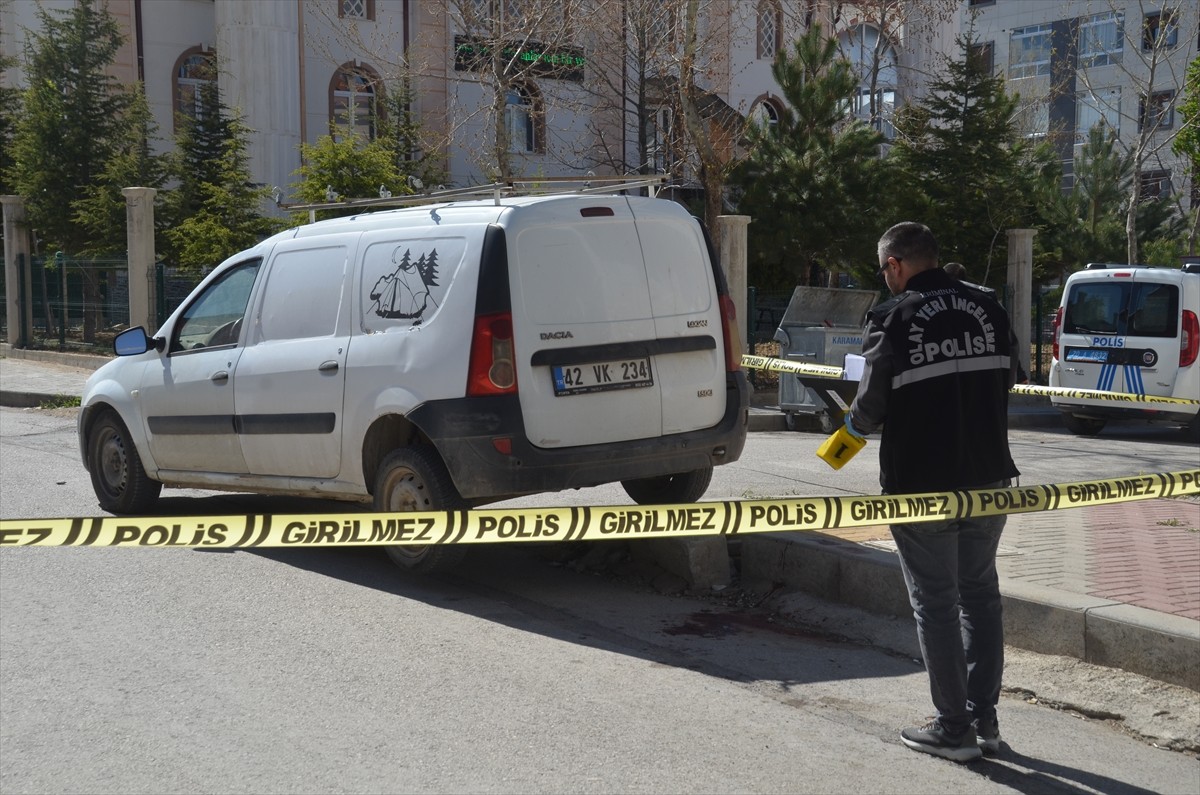 Karaman'da çıkan silahlı kavgada 1 kişi yaralandı, olayla ilgili 4 şüpheli gözaltına alındı. Polis...