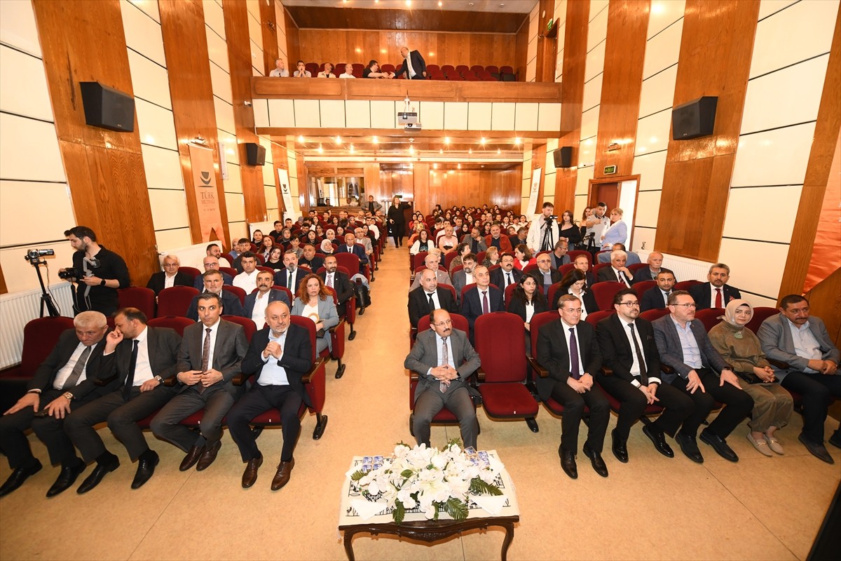 Kastamonu'da "Uluslararası Kastamonu Kültür Günleri 3" etkinliği başladı. Etkinlik kapsamında...