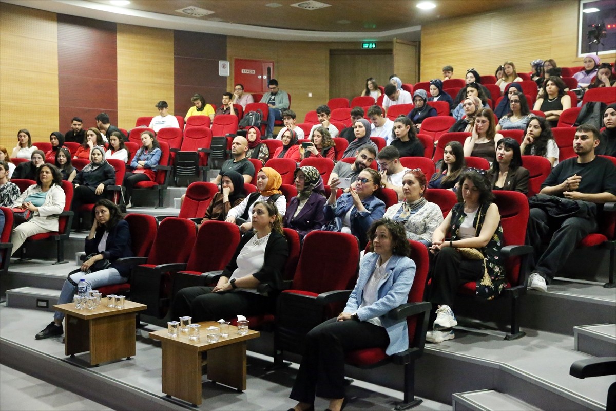 Kastamonu'da Uluslararası Müzeler Günü kapsamında "Müzeler ve Kütüphanelerin Toplumla Buluşması"...