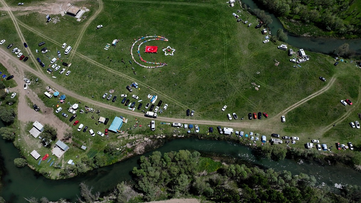 Kayseri'de, 19 Mayıs Atatürk'ü Anma, Gençlik ve Spor Bayramı dolayısıyla bir araya gelen...
