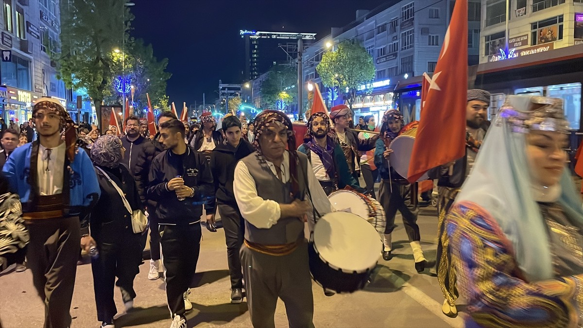  Kayseri'de 19 Mayıs Atatürk'ü Anma, Gençlik ve Spor Bayramı kutlamaları kapsamında fener alayı...
