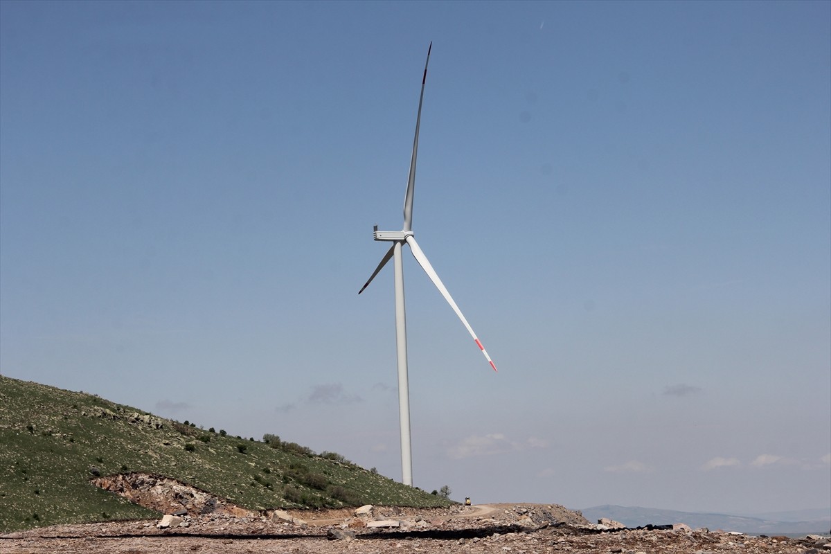  Kayseri Büyükşehir Belediyesince hayat geçirilen, şehir içi toplu ulaşımda kullanılan raylı...