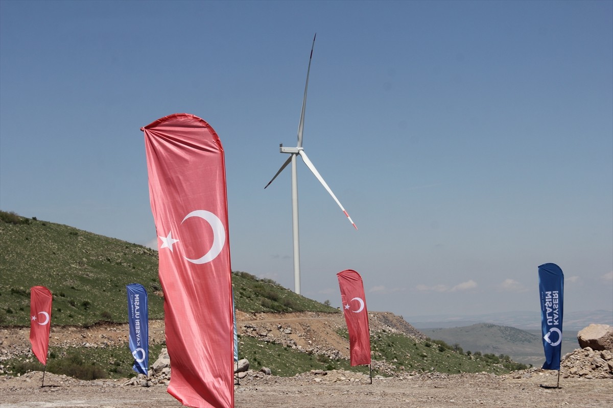  Kayseri Büyükşehir Belediyesince hayat geçirilen, şehir içi toplu ulaşımda kullanılan raylı...